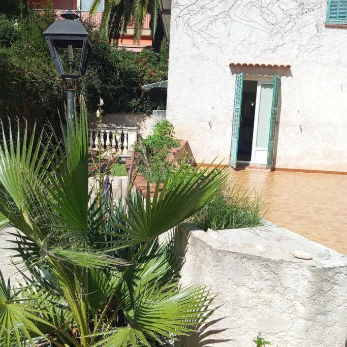 Studio De 14M2 Dans Une Maison Cagnes-sur-Mer Esterno foto