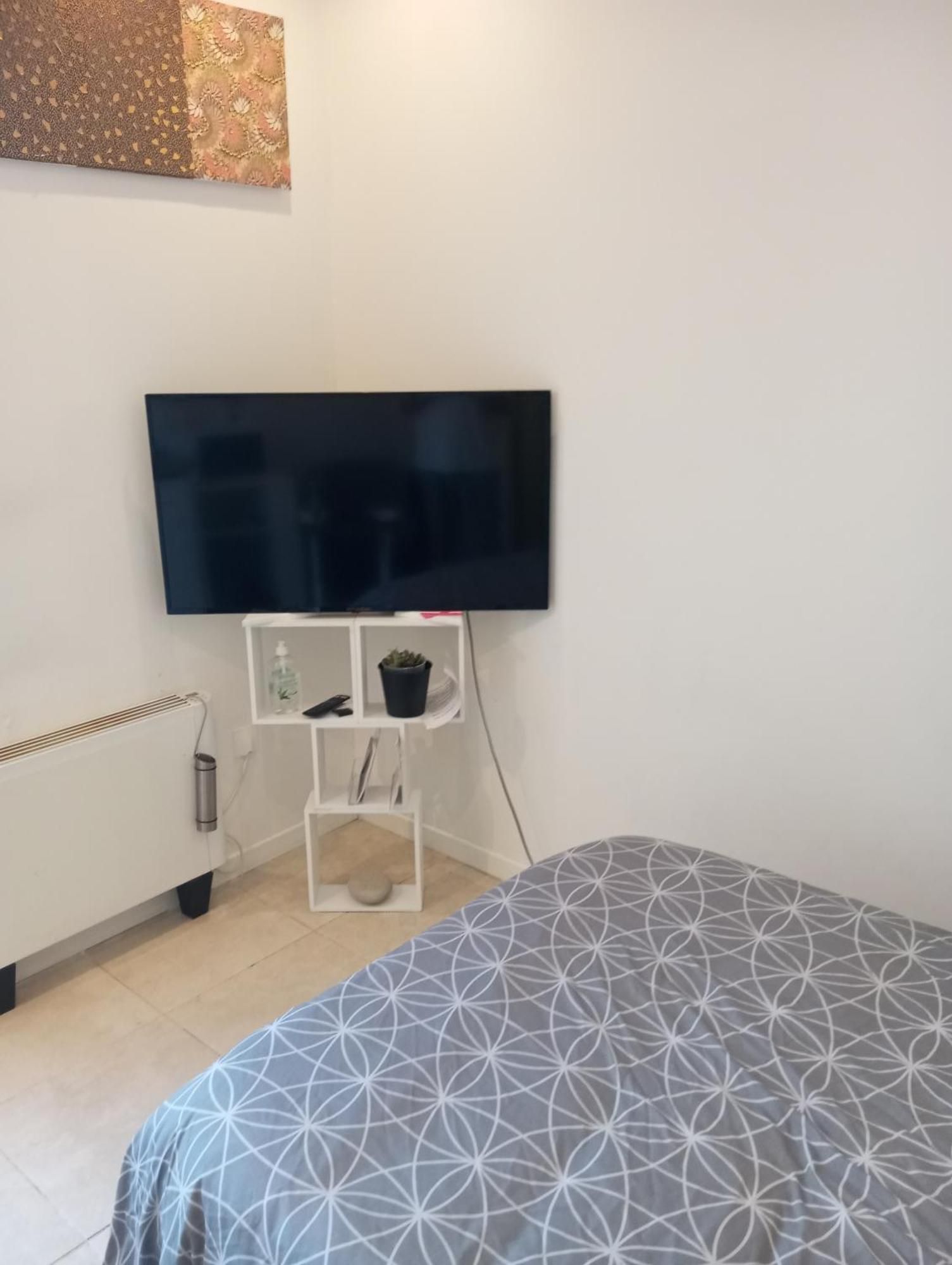 Studio De 14M2 Dans Une Maison Cagnes-sur-Mer Esterno foto