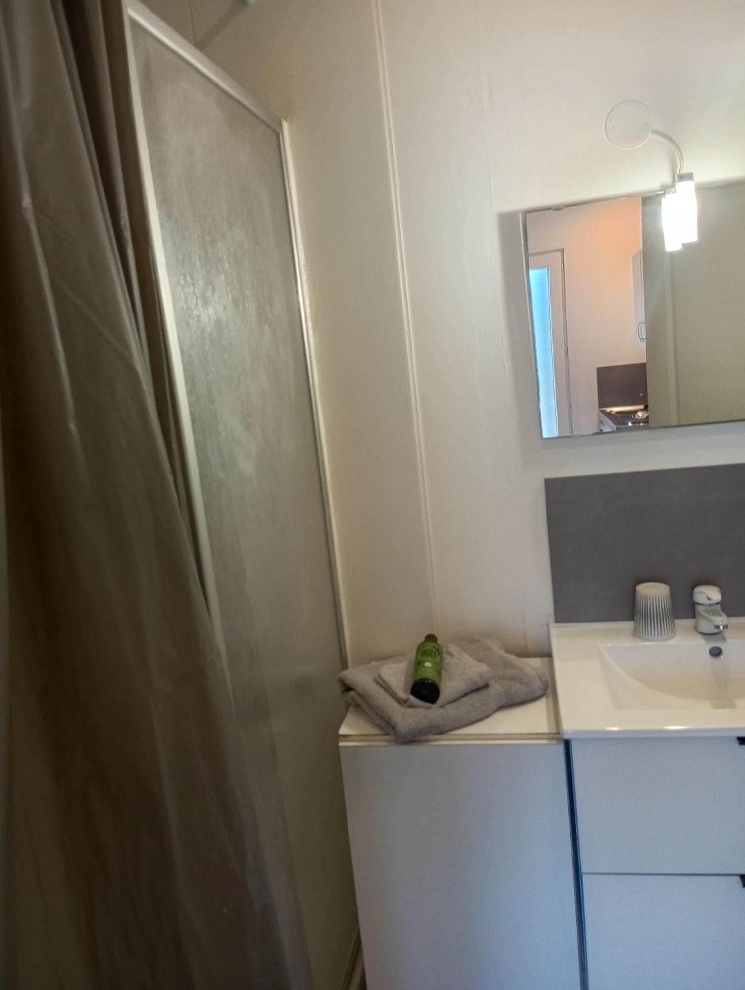 Studio De 14M2 Dans Une Maison Cagnes-sur-Mer Esterno foto