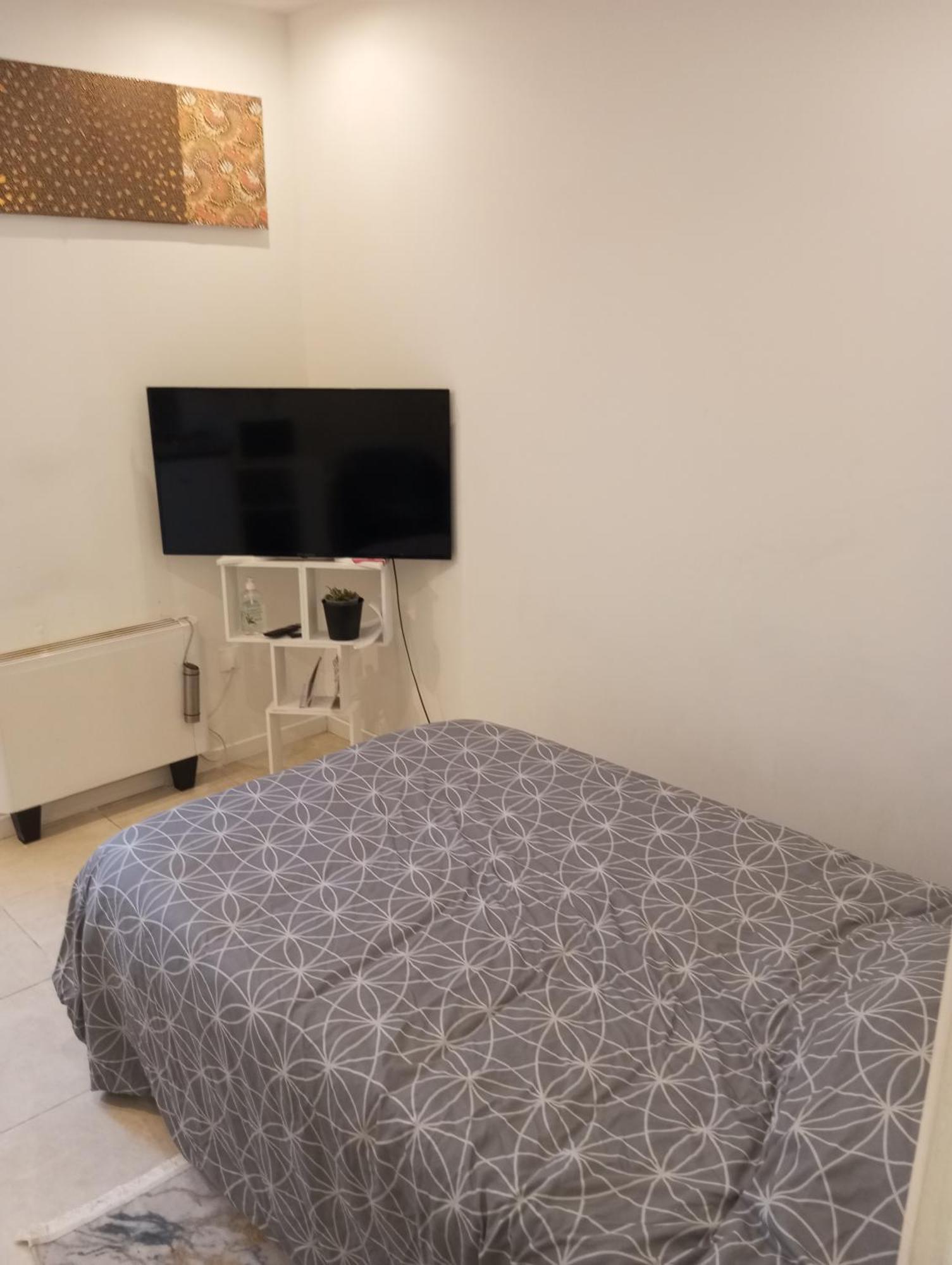 Studio De 14M2 Dans Une Maison Cagnes-sur-Mer Esterno foto