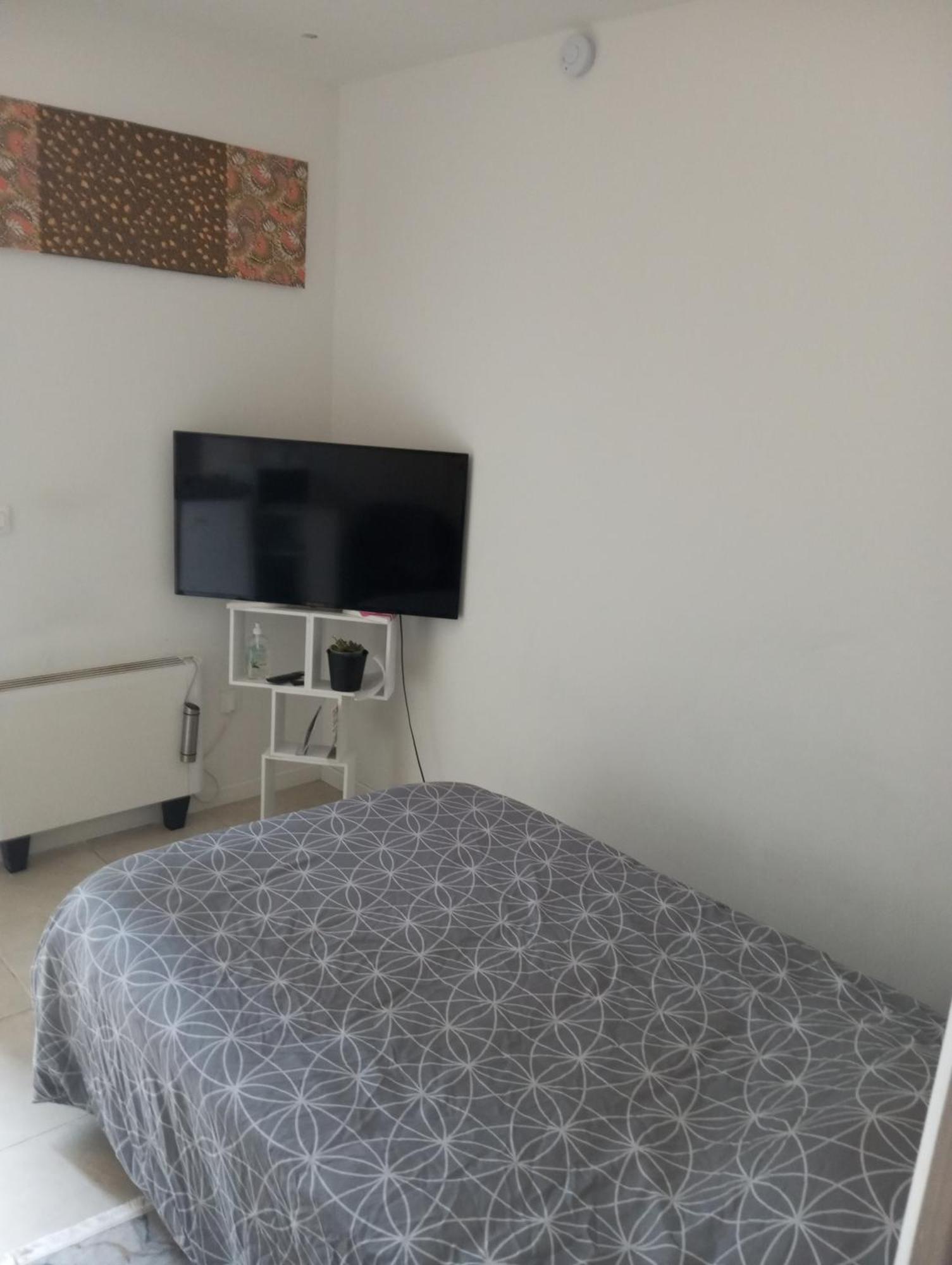 Studio De 14M2 Dans Une Maison Cagnes-sur-Mer Esterno foto