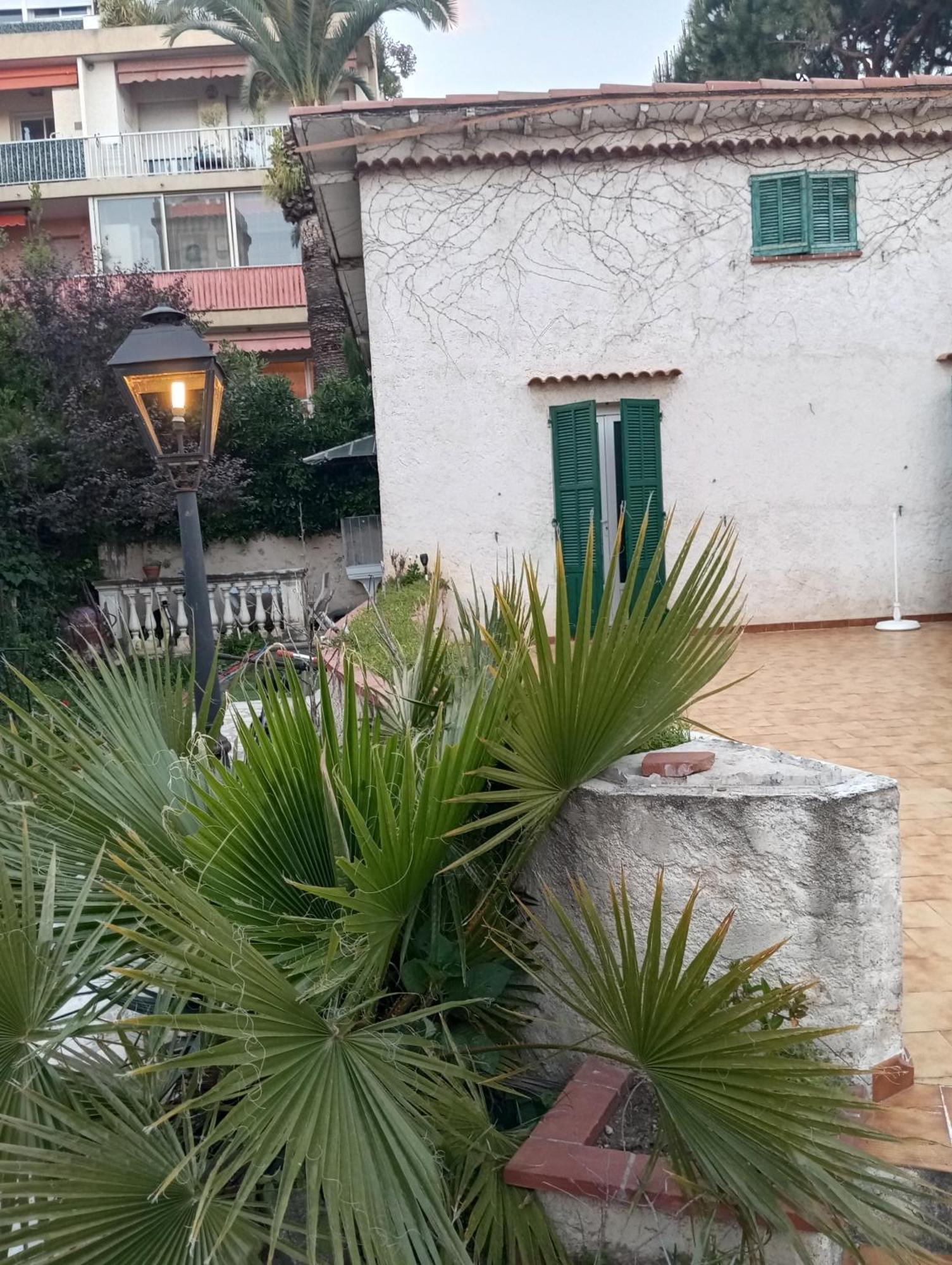 Studio De 14M2 Dans Une Maison Cagnes-sur-Mer Esterno foto